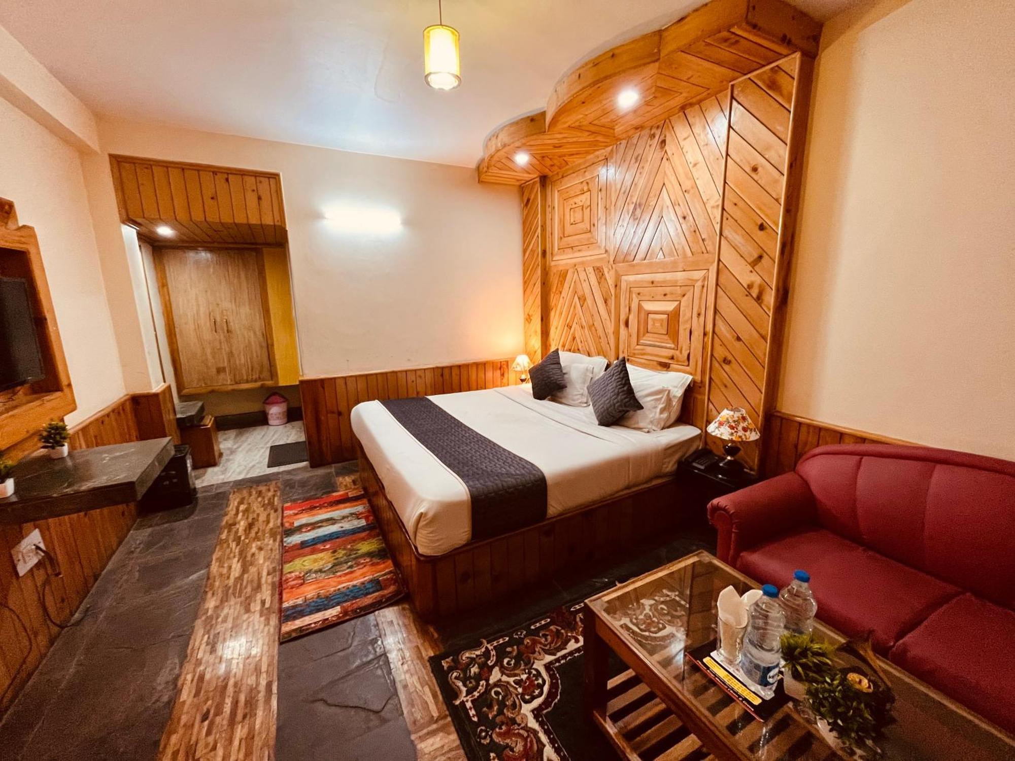 Snow Clad Riverview Hotel & Resort, Manali Exterior photo