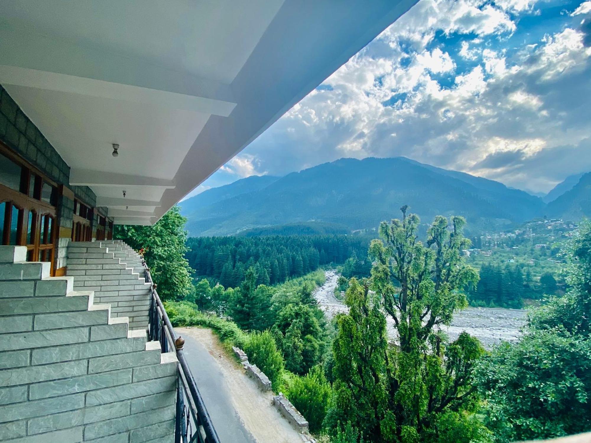 Snow Clad Riverview Hotel & Resort, Manali Exterior photo